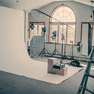 آتلیه عکاسی و فیلم‌ برداری
