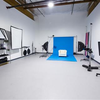 آتلیه عکاسی و فیلم‌ برداری