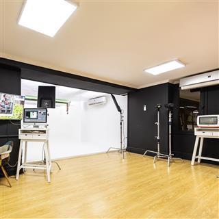 آتلیه عکاسی و فیلم‌ برداری