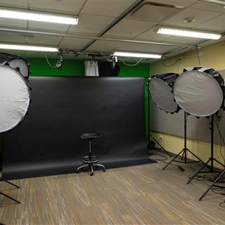 آتلیه عکاسی و فیلم‌ برداری