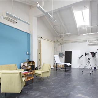 آتلیه عکاسی و فیلم‌ برداری