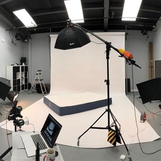 آتلیه عکاسی و فیلم‌ برداری