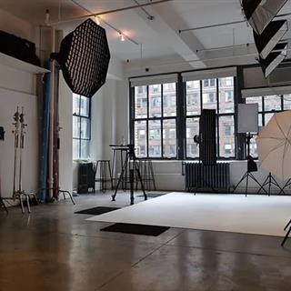 آتلیه عکاسی و فیلم‌ برداری