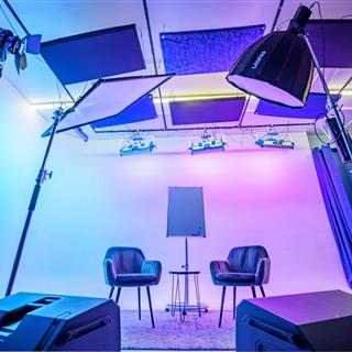 آتلیه عکاسی و فیلم‌ برداری